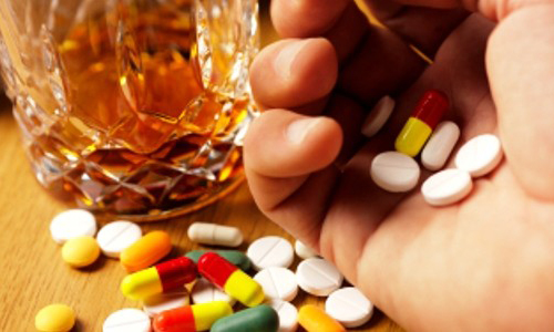 photo of multi-colored pills and a glass of alcohol - hired power breakaway - inpatient and outpatient drug alcohol detox